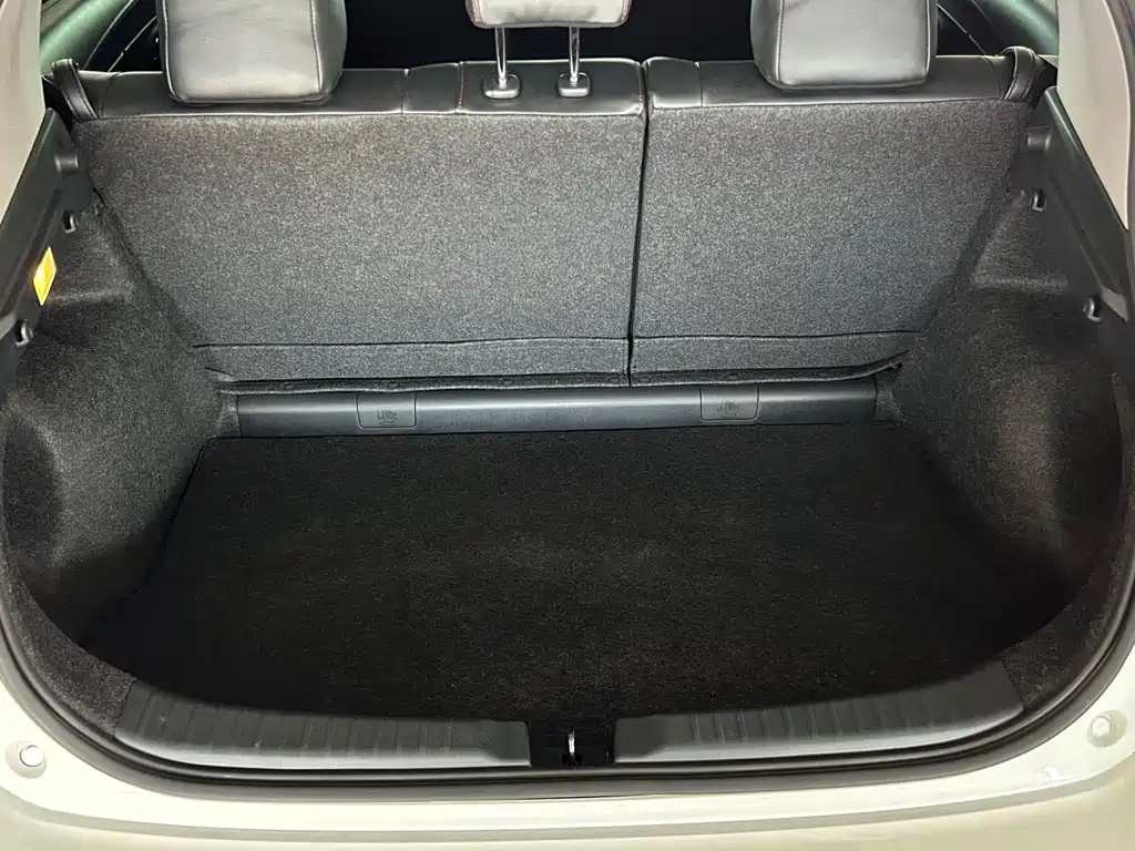 Toyota Yaris L 2023 — фото 14