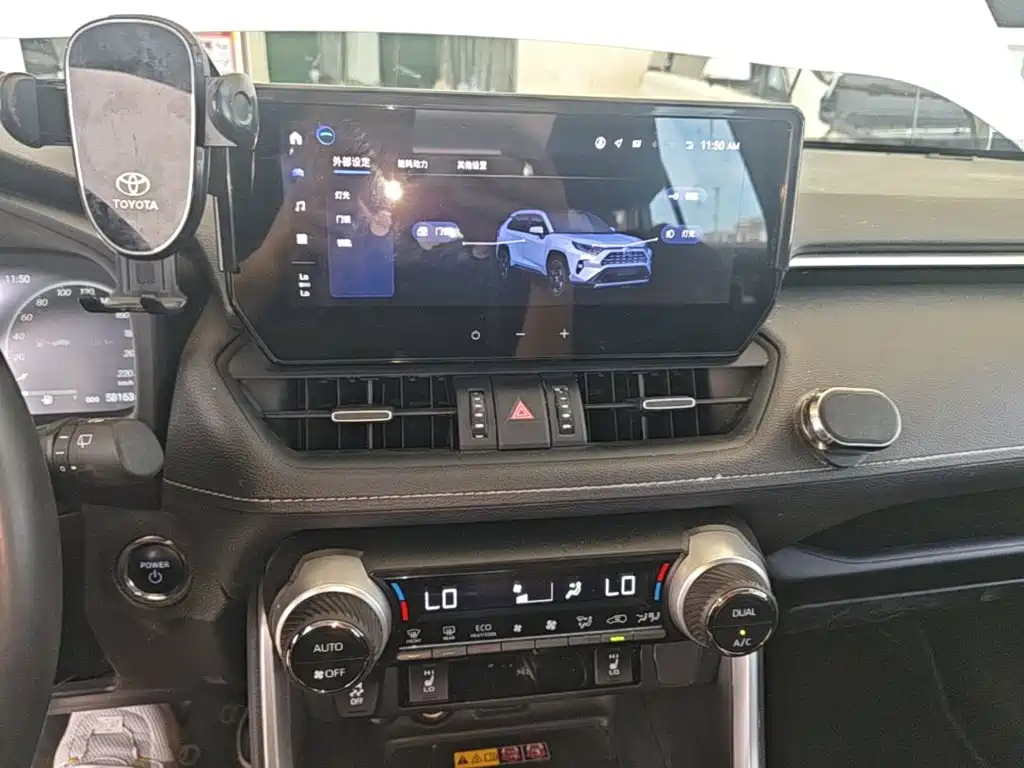 Toyota RAV4 2023 — фото 13