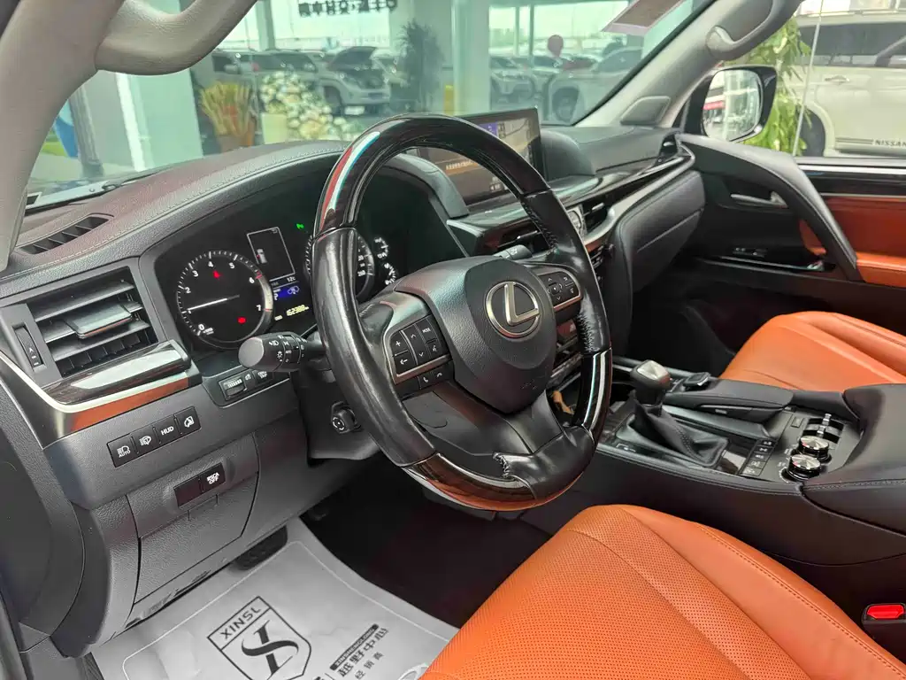 Lexus LX 2020 — фото 12