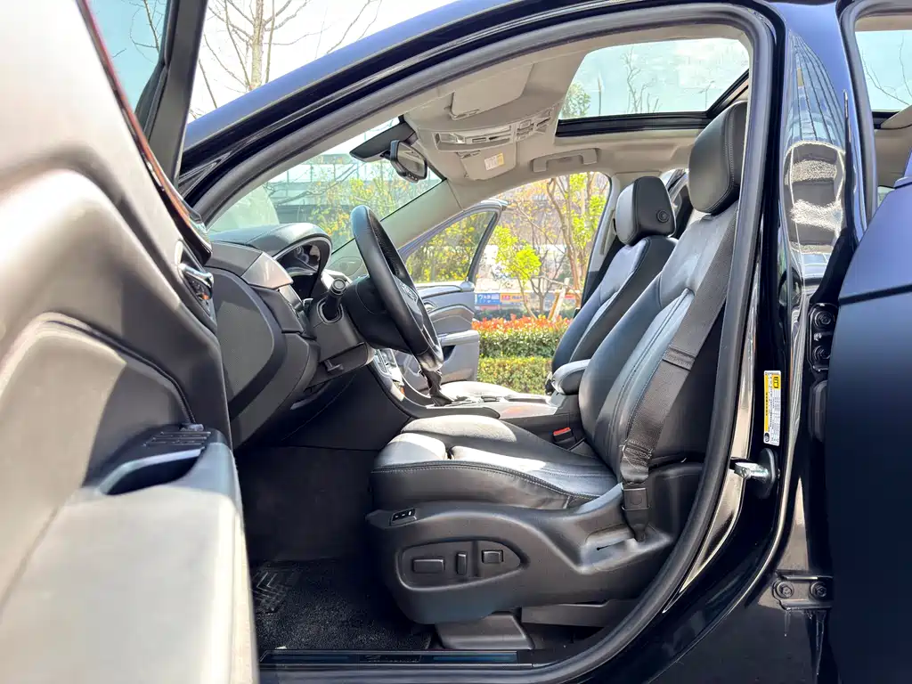 Cadillac SRX 2016 — фото 4