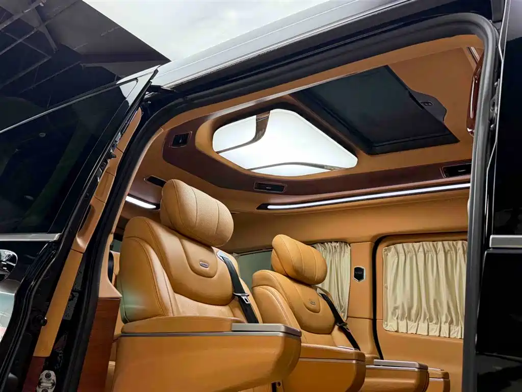 Mercedes-Benz V-Class 2020 — фото 10
