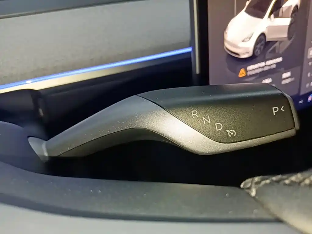 Tesla Model Y 2024 — фото 14