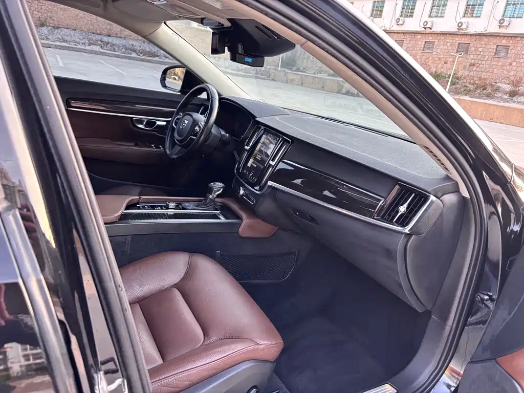 Volvo S90 2017 — фото 15