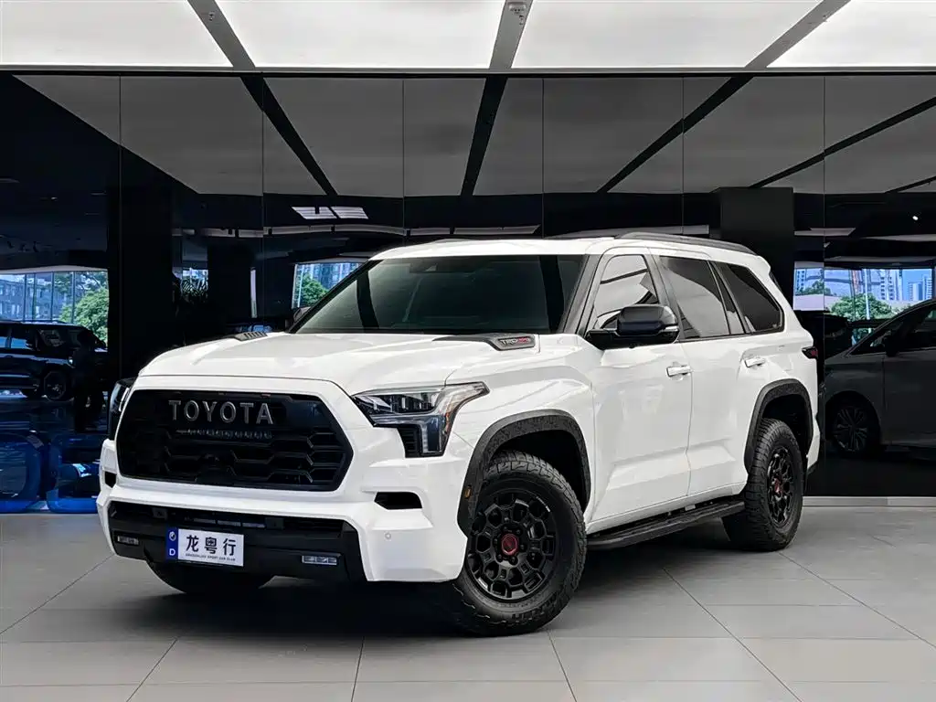 Toyota Sequoia 2024 — фото 1