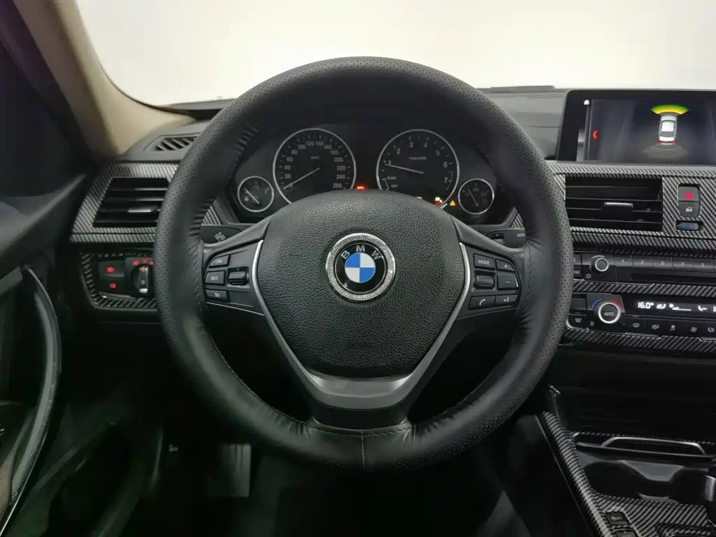 BMW 3 Series 2019 — фото 11