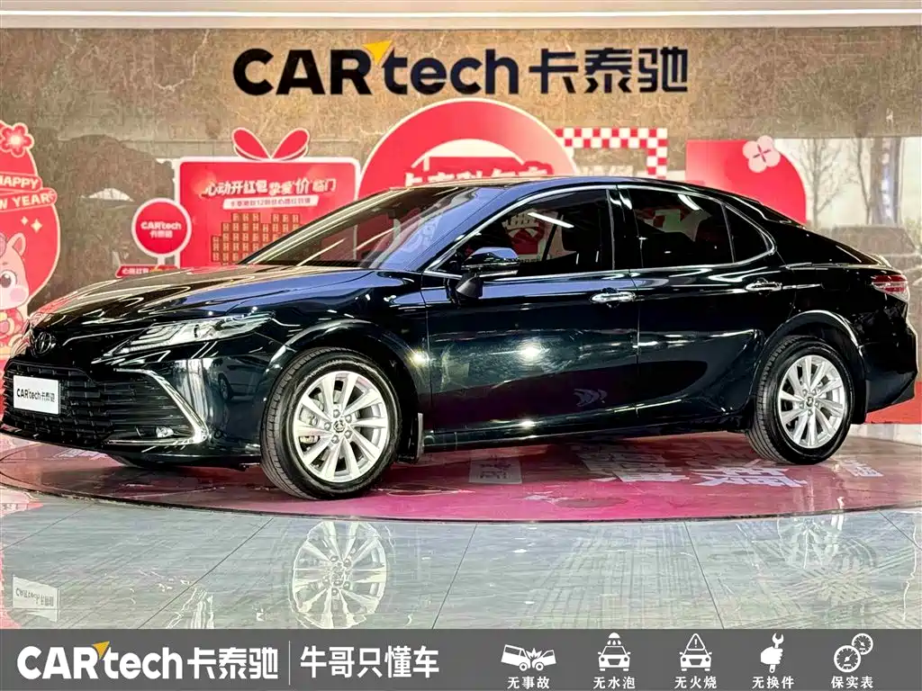 Toyota Camry 2023 — фото 1