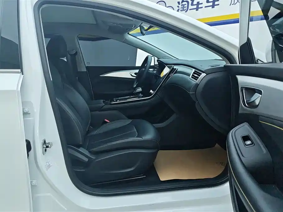 Roewe i6 MAX New Energy 2026 — фото 8