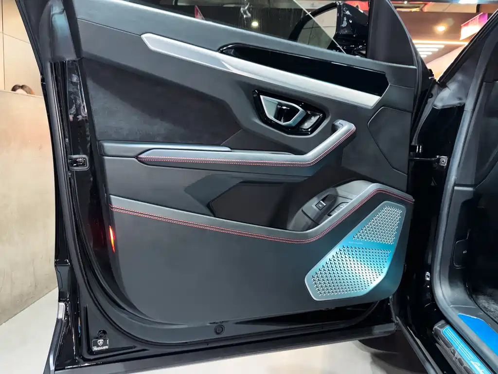 Lamborghini Urus 2020 — фото 10