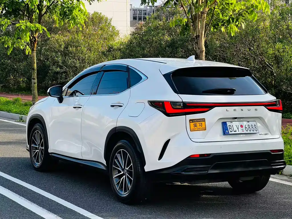 Lexus NX 2024