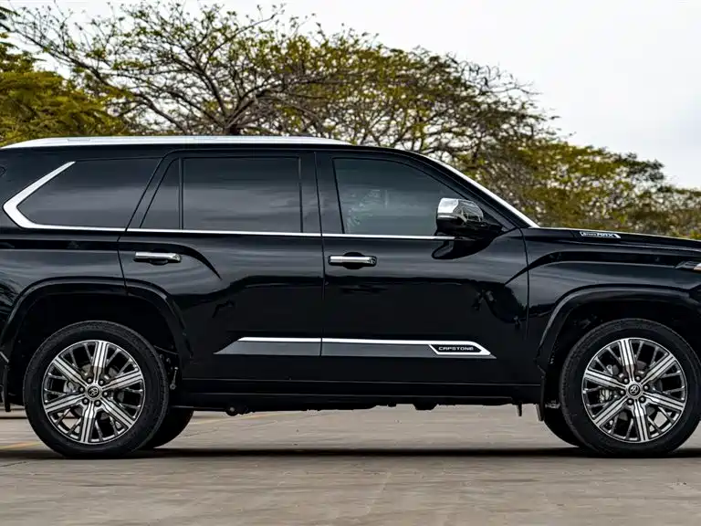 Toyota Sequoia — фото 6