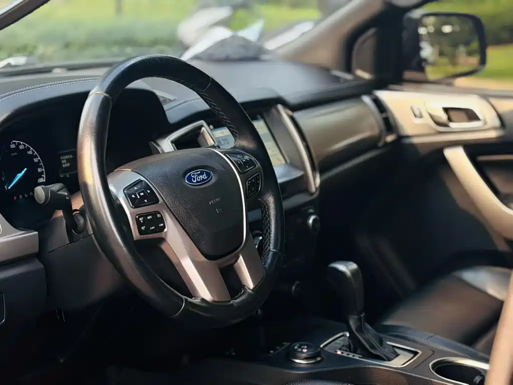 Ford Everest 2018 — фото 6