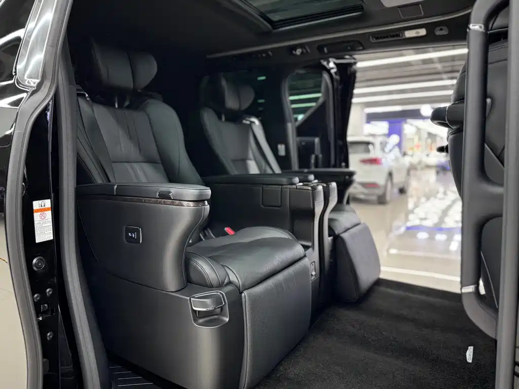 Toyota Alphard 2022 — фото 6
