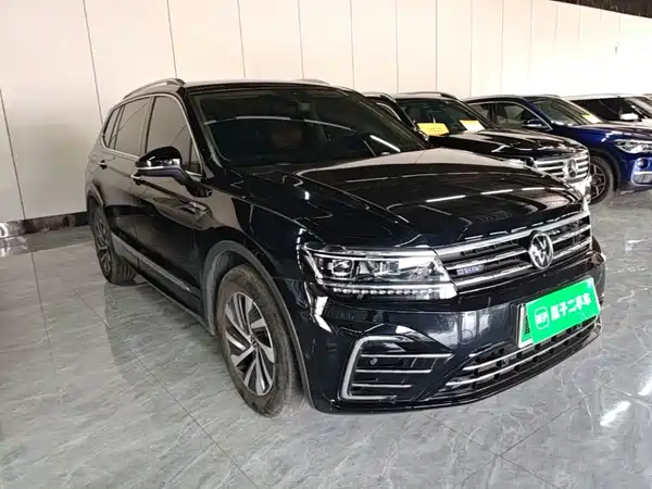 Volkswagen Tiguan L Plug-In Hybrid 2021