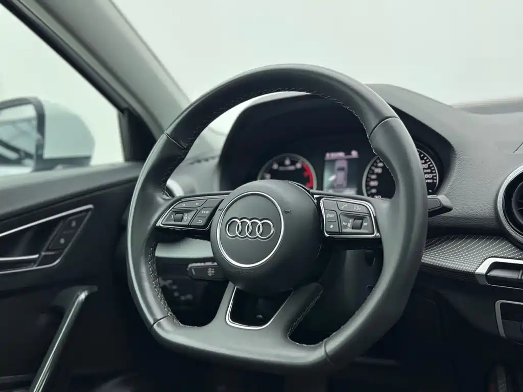 Audi Q2L 2023 — фото 16