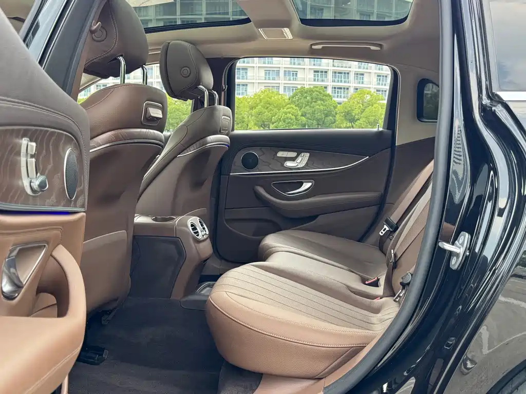 Mercedes-Benz E-Class 2019 — фото 13