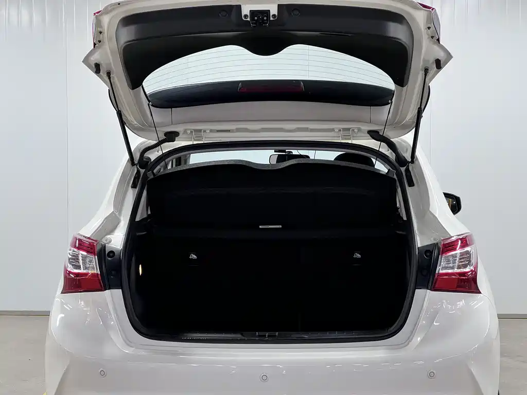 Nissan Tiida 2018 — фото 16