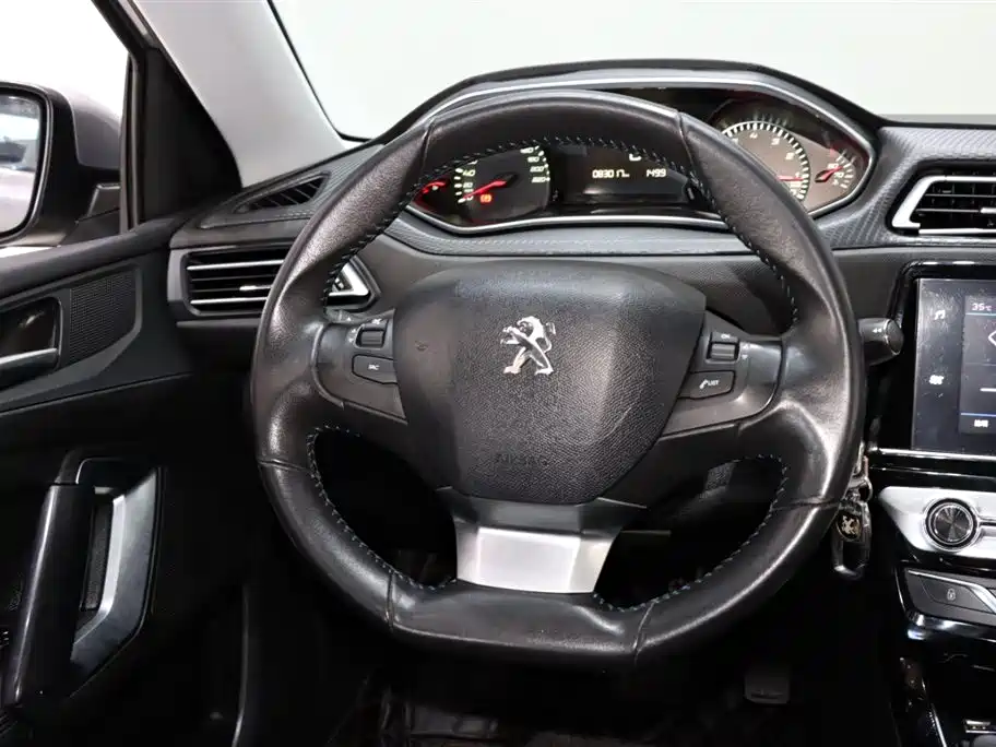 Peugeot 308 2017 — фото 12