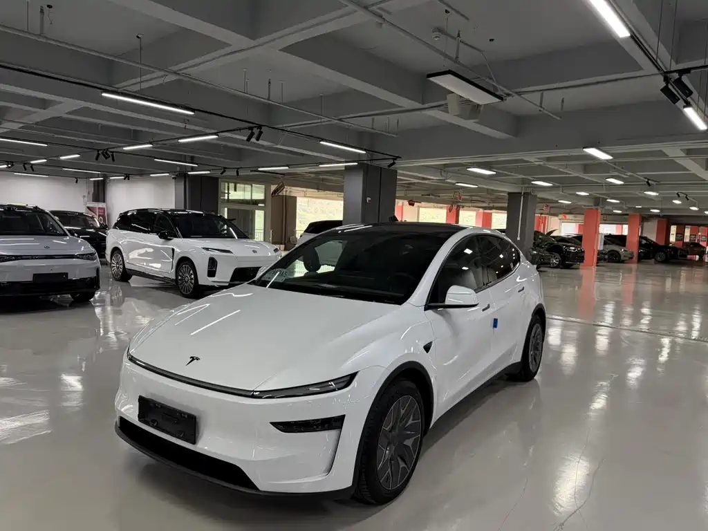 Tesla Model Y L 2026