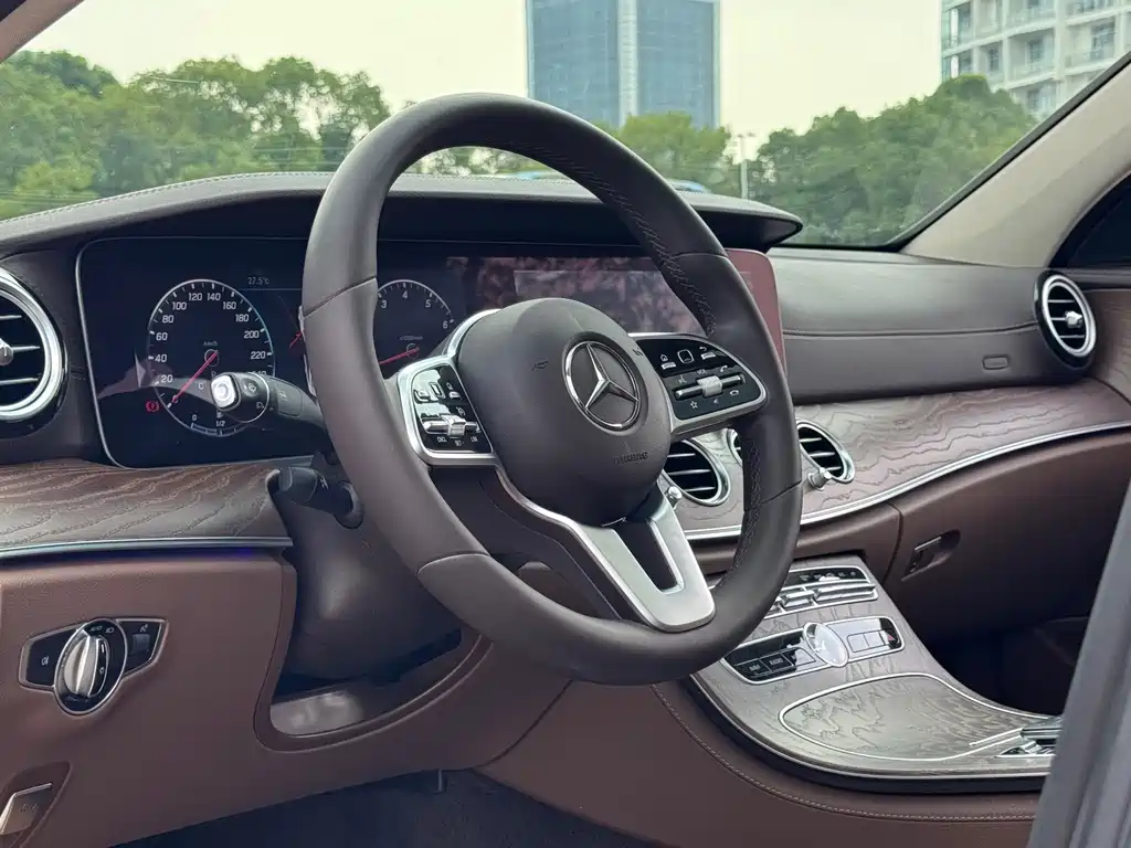Mercedes-Benz E-Class 2019 — фото 14