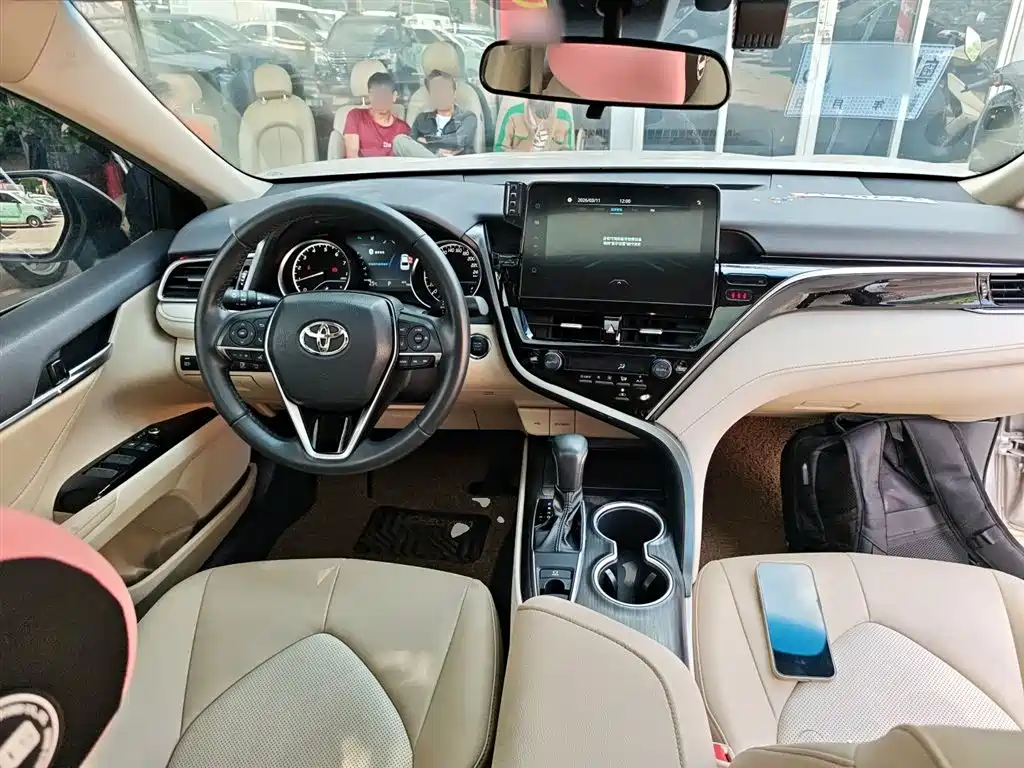 Toyota Camry 2023 — фото 6