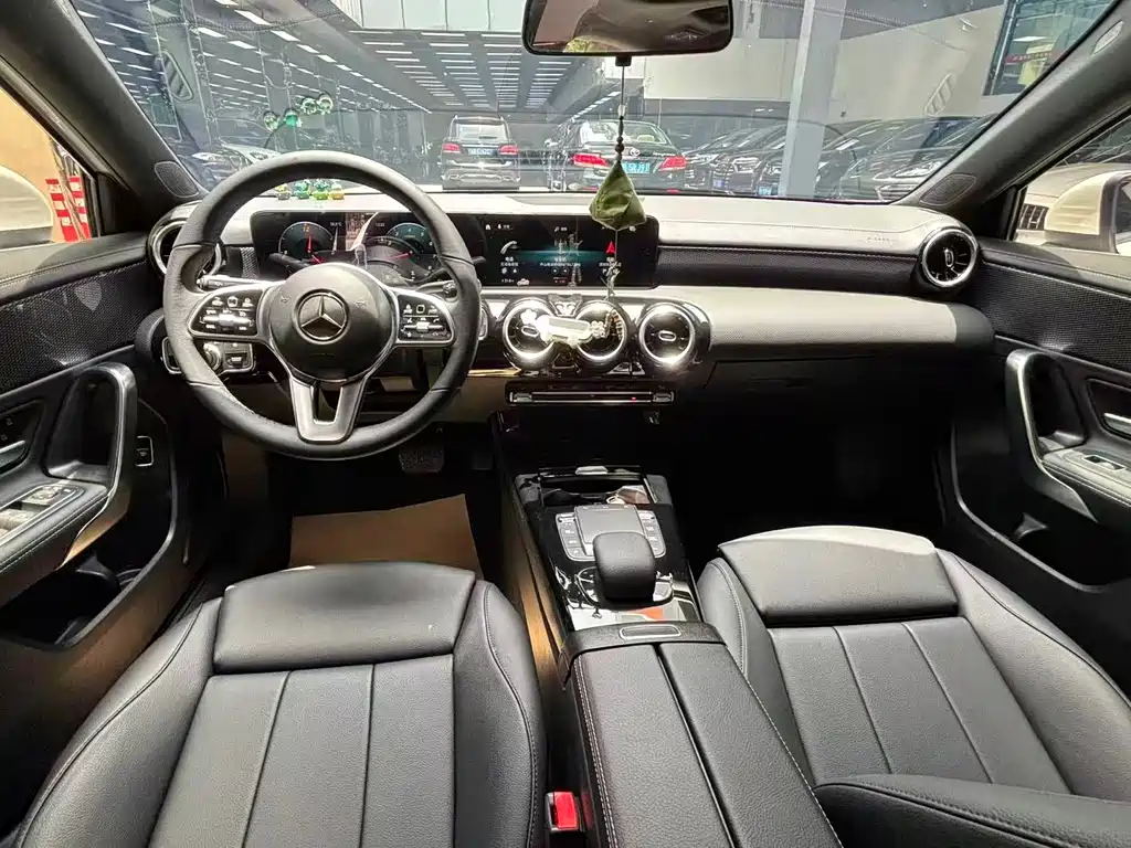 Mercedes-Benz A-Class 2022 — фото 9