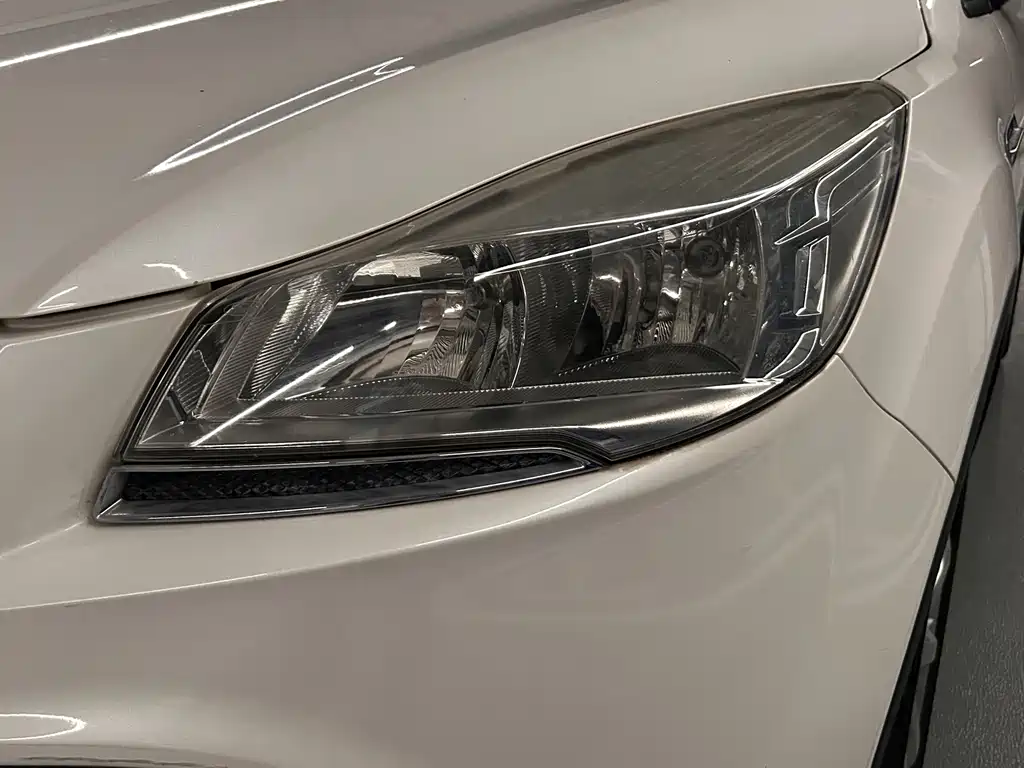 Ford Kuga 2013 — фото 13