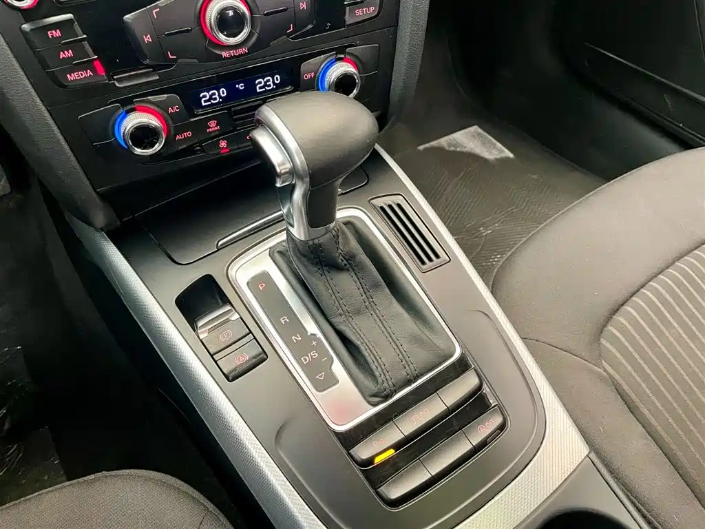 Audi A4L 2015 — фото 11