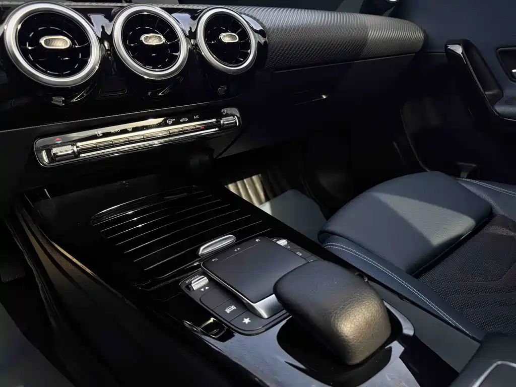 Mercedes-Benz A-Class 2022 — фото 14