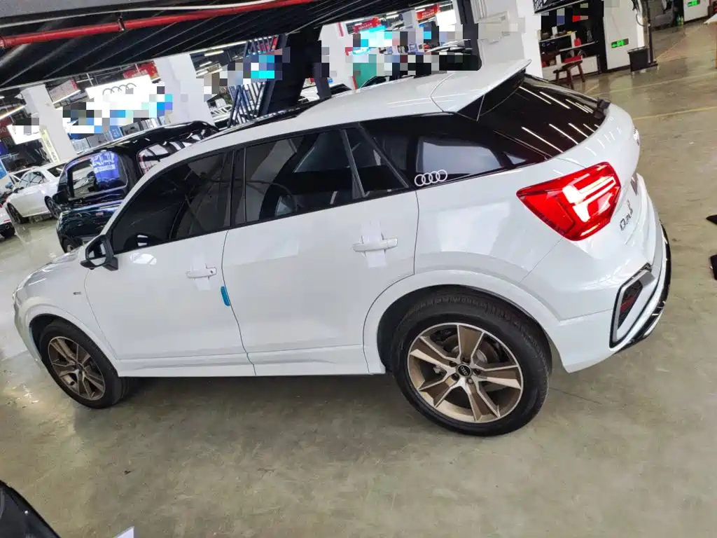 Audi Q2L 2023