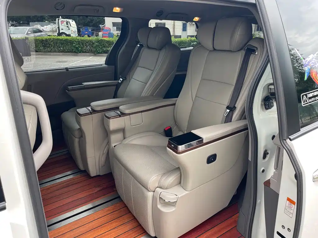 Toyota Sienna 2019 — фото 14