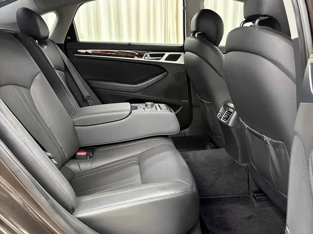 Hyundai Genesis 2016 — фото 9
