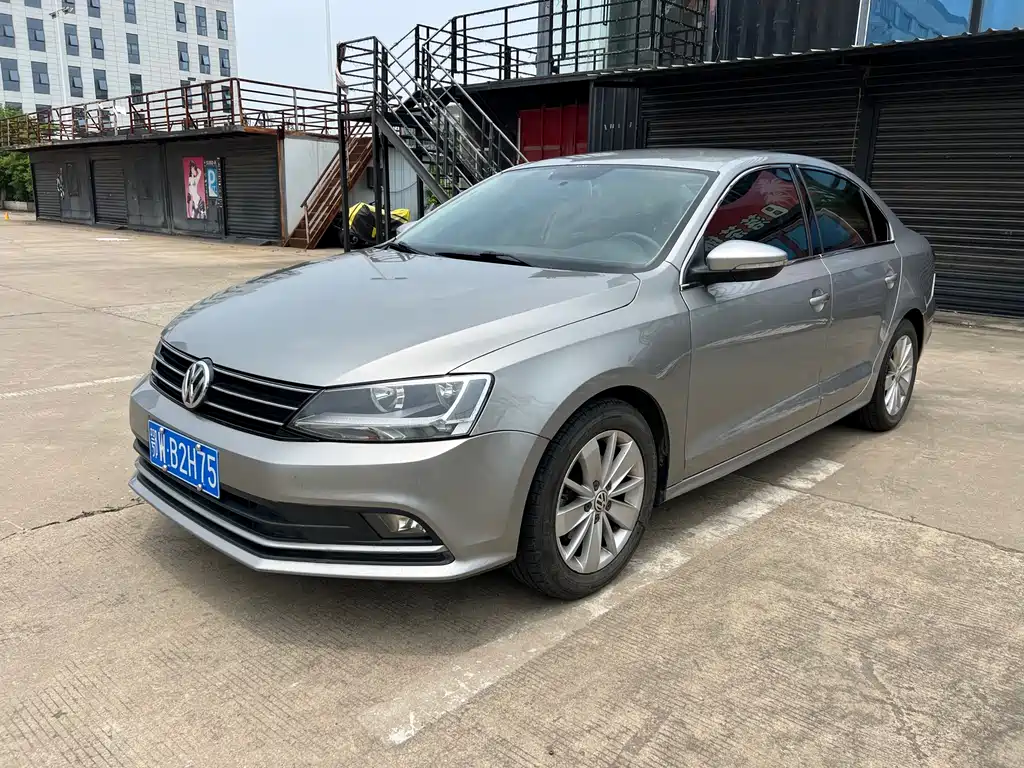 Volkswagen Sagitar 2015