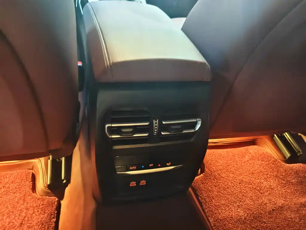 BMW 3 Series 2024 — фото 12