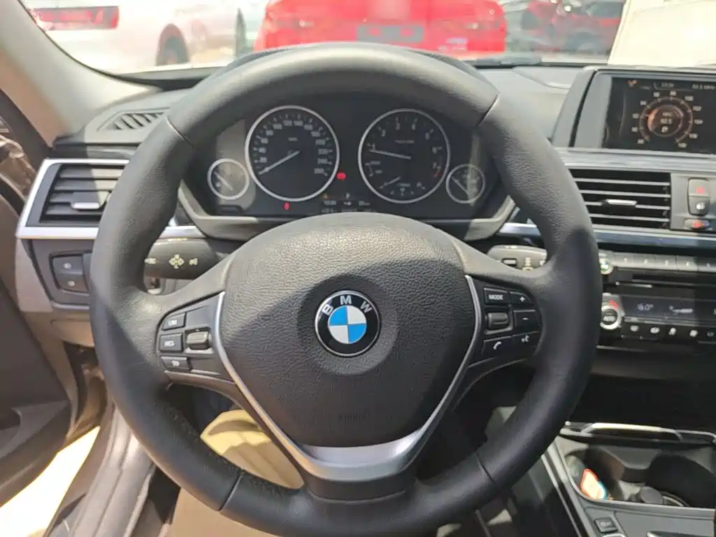 BMW 3 Series 2016 — фото 11