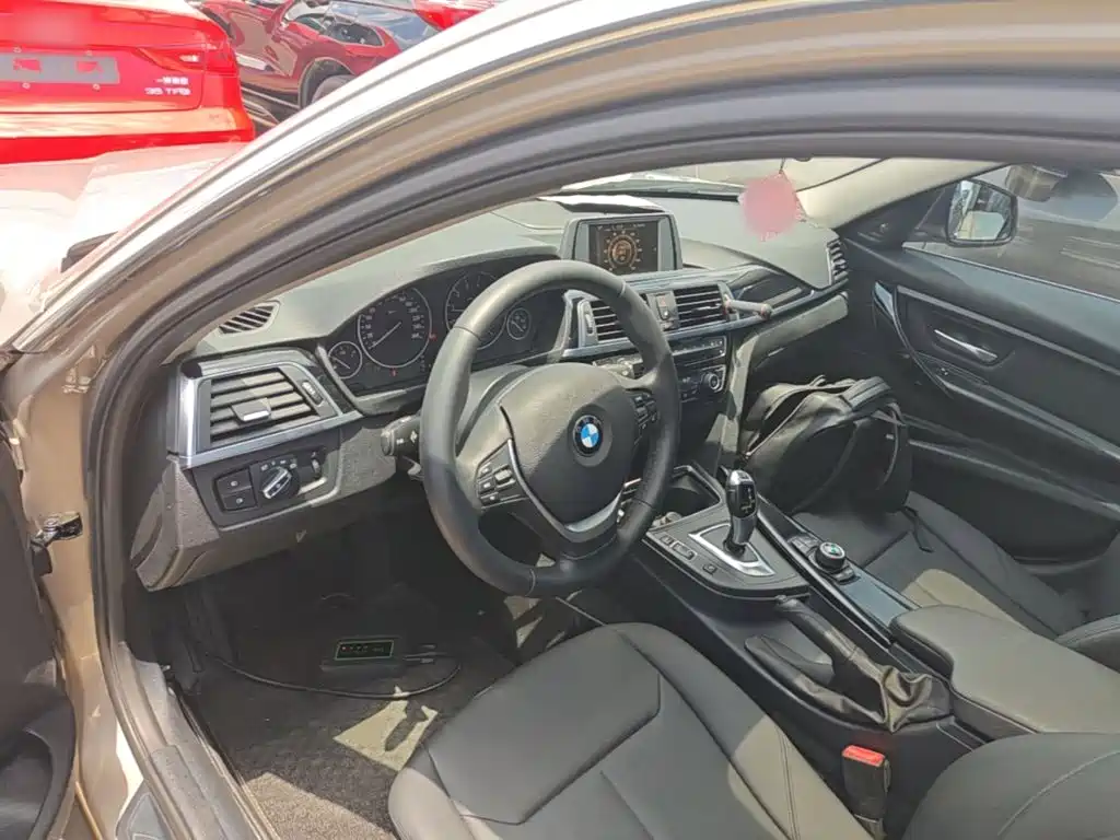 BMW 3 Series 2016 — фото 16