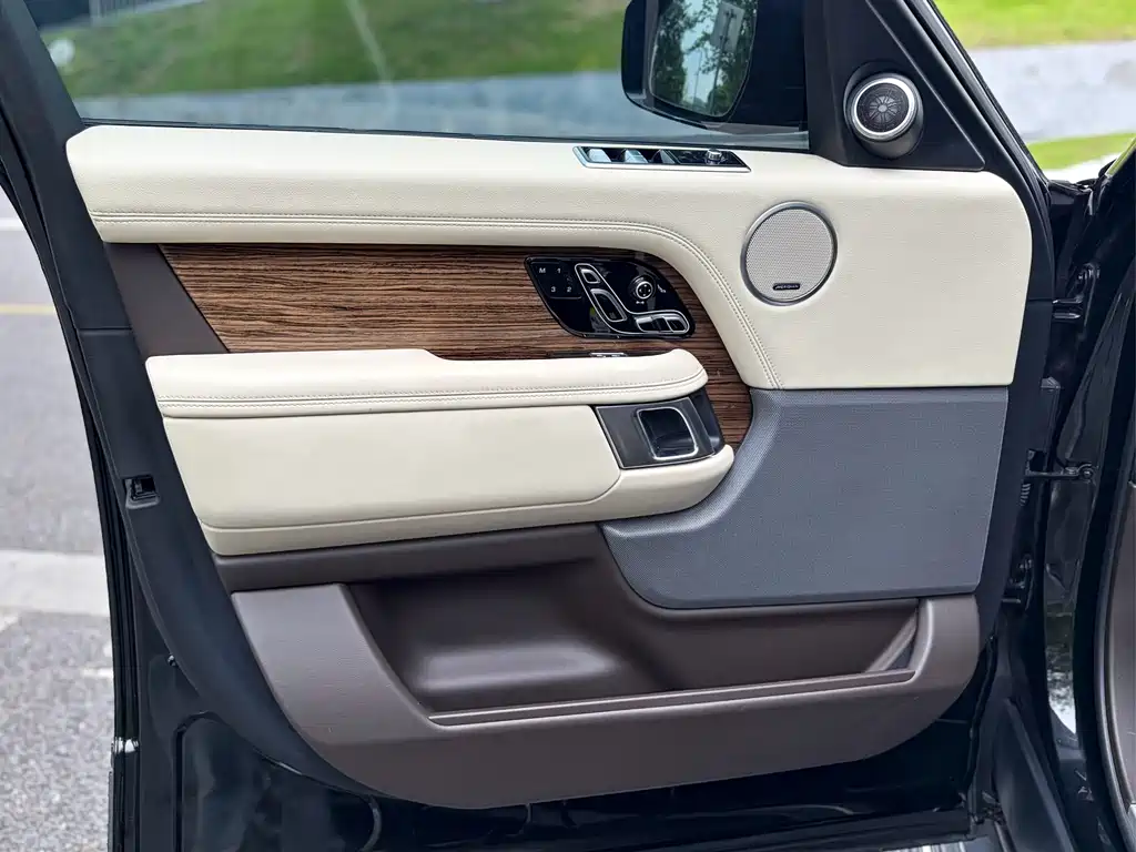 Land Rover Range Rover 2022 — фото 18