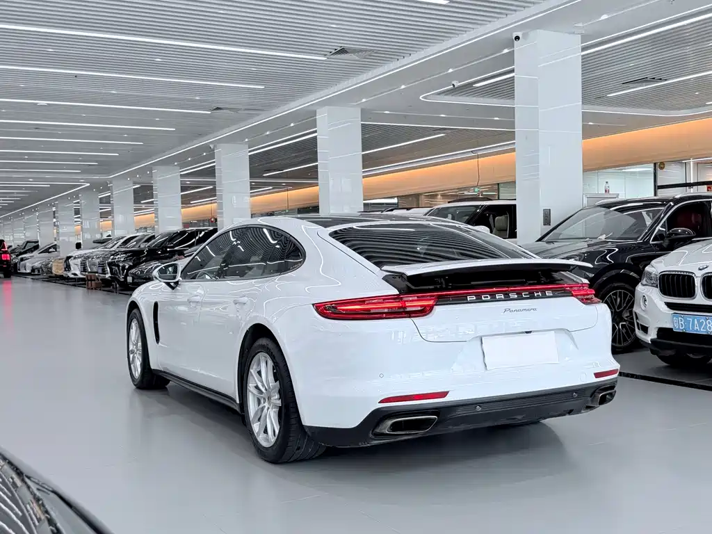 Porsche Panamera 2018 — фото 15