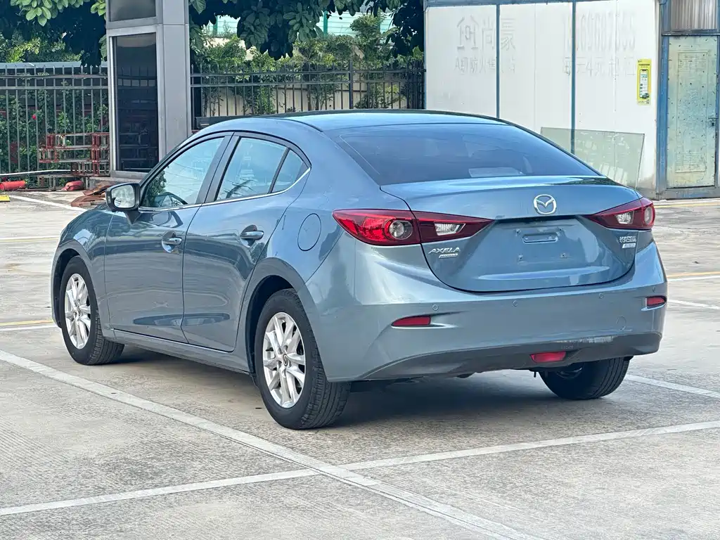 Mazda 3 Axela 2016 — фото 9