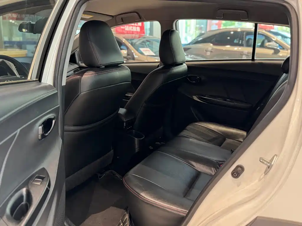 Toyota Yaris L 2019 — фото 10