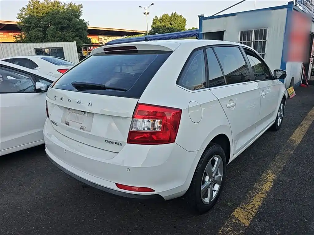 Skoda Rapid Spaceback 2019 — фото 7