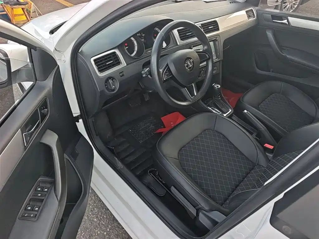 Skoda Rapid Spaceback 2019 — фото 16