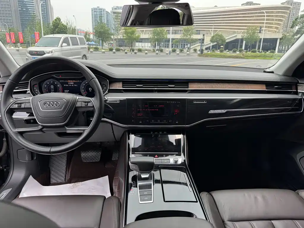 Audi A8 2018 — фото 14