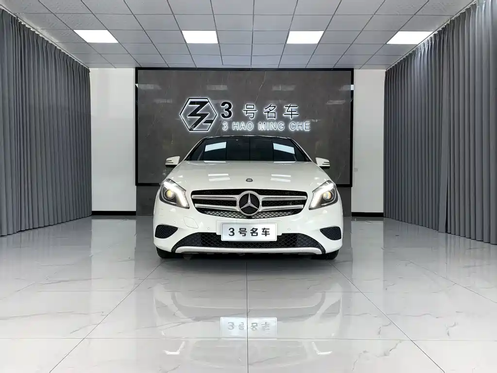 Mercedes-Benz A-Class 2015 — фото 1