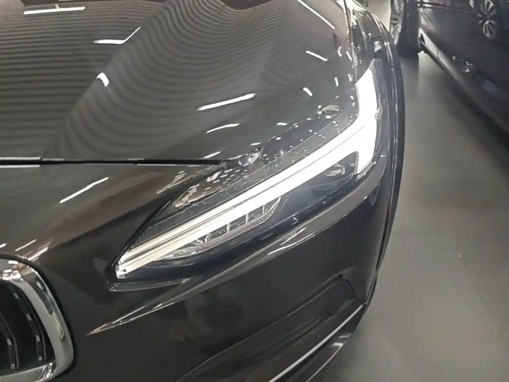 Volvo V90 2022 — фото 24