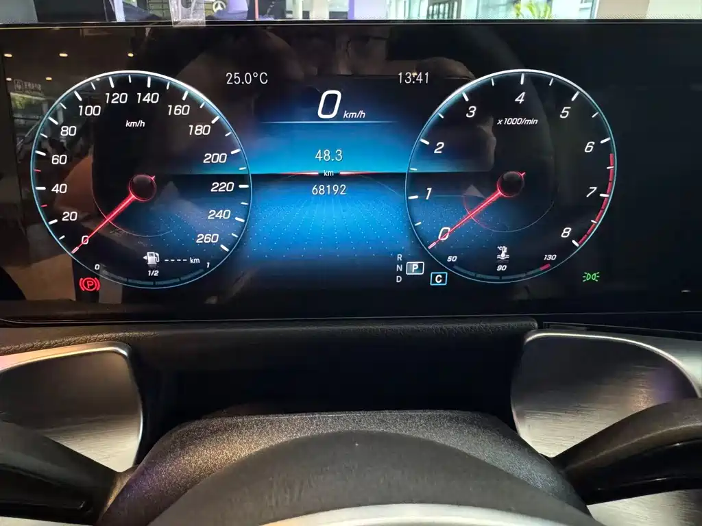 Mercedes-Benz GLB 2023