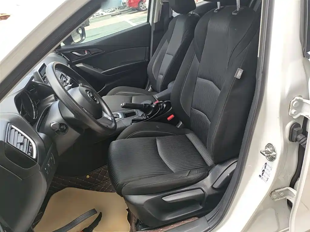 Mazda 3 Axela 2016 — фото 15