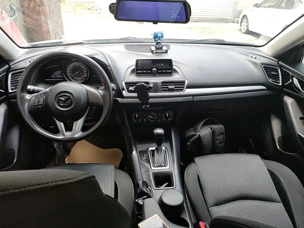 Mazda 3 Axela 2016 — фото 10