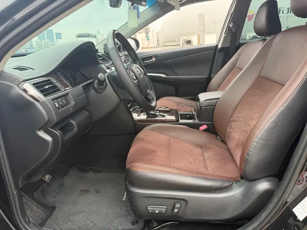 Toyota Camry 2016 — фото 15