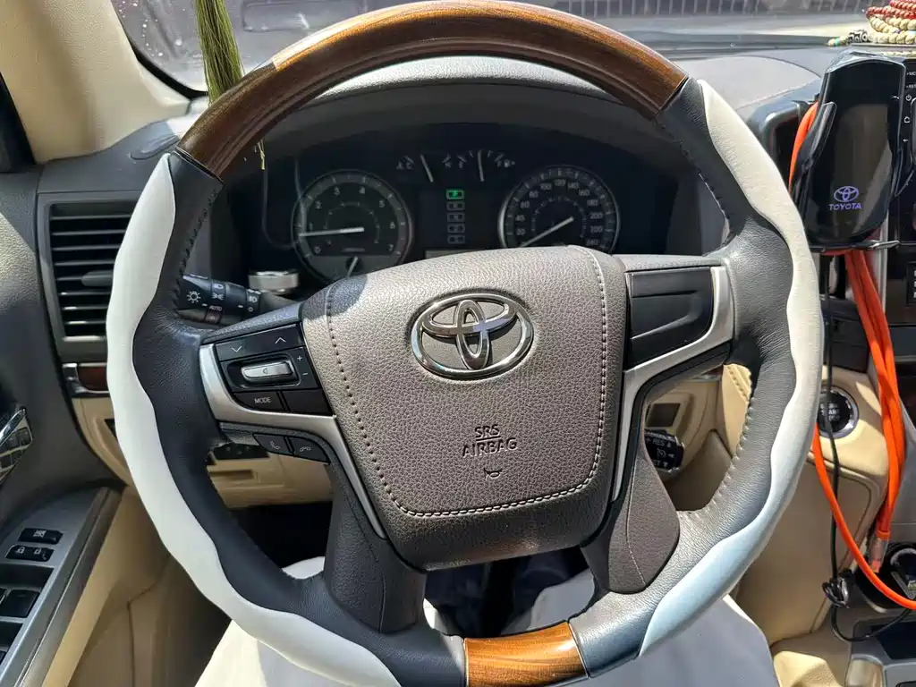 Toyota Land Cruiser 2016 — фото 16