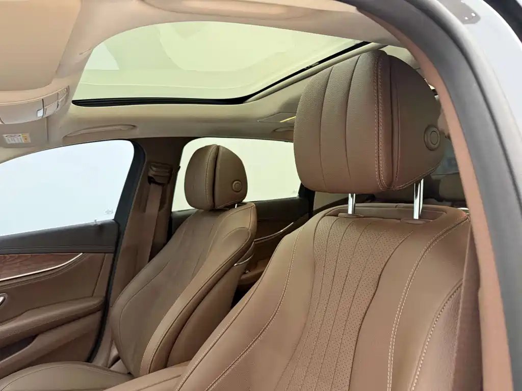 Mercedes-Benz E-Class 2023 — фото 14